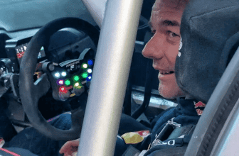 Le Fanatec Ford Puma Hybrid Rally1 dans les mains de Sébastien Loeb