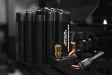 le buttkicker gamer pro arrive dans votre cockpit