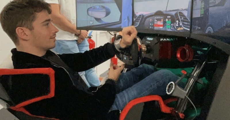 Le setup sim racing de Charles Leclerc