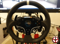 le moza r3 et son volant es xbox installé sur le châssis