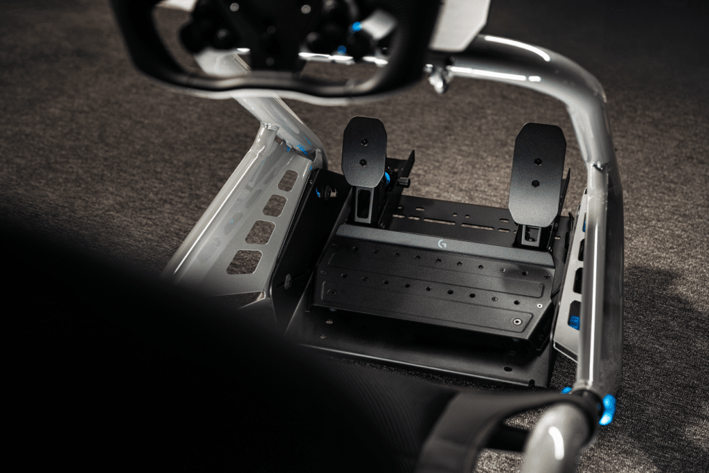 le pédalier Logitech RS pedals avec frein à capteur Load Cell d'une capacité de 75Kg