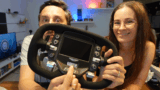 Test du volant Simagic Aston Martin Valkyrie : vrai volant de pilote ou bel objet de collection ?